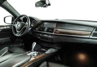 Подержанный автомобиль BMW X6 2009 года (9 фото)