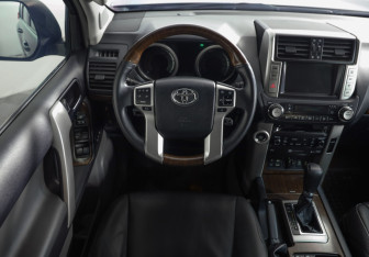 Подержанный автомобиль Toyota Land Cruiser Prado 2012 года (10 фото)