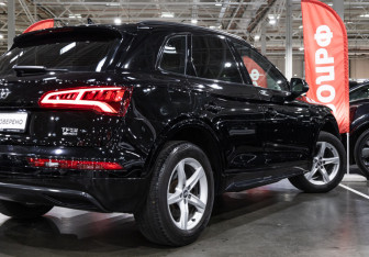 Подержанный автомобиль Audi Q5 2018 года (10 фото)