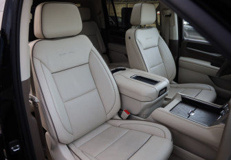 Подержанный автомобиль GMC Yukon 2022 года (25 фото)