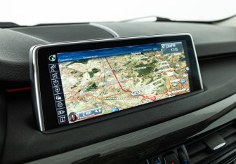 Подержанный автомобиль BMW X5 2015 года (17 фото)