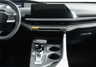 Подержанный автомобиль Changan UNI-V 2023 года (14 фото)