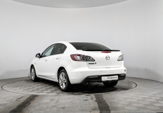 Подержанный автомобиль Mazda 3 Sedan 2011 года (7 фото)