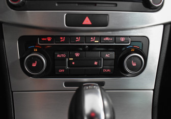 Подержанный автомобиль Volkswagen Passat Sedan 2011 года (15 фото)