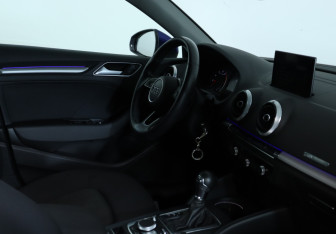 Подержанный автомобиль Audi A3 Sedan 2017 года (12 фото)