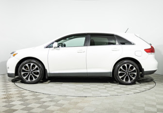 Подержанный автомобиль Toyota Venza 2010 года (8 фото)