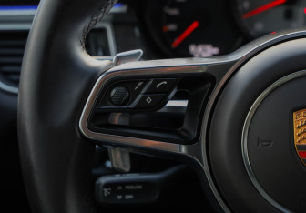 Подержанный автомобиль Porsche Macan 2014 года (17 фото)