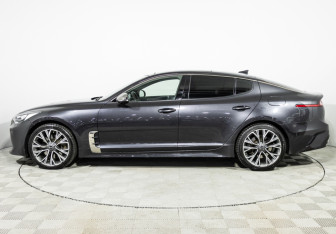 Подержанный автомобиль Kia Stinger 2018 года (8 фото)