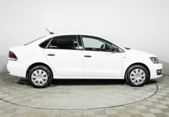 Подержанный автомобиль Volkswagen Polo Sedan 2019 года (4 фото)