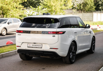 Подержанный автомобиль Land Rover Range Rover Sport 2022 года (6 фото)