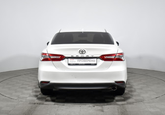 Подержанный автомобиль Toyota Camry Sedan 2019 года (6 фото)