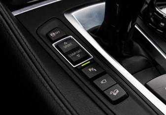 Подержанный автомобиль BMW X6 2015 года (23 фото)