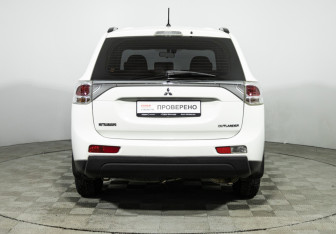 Подержанный автомобиль Mitsubishi Outlander 2012 года (6 фото)