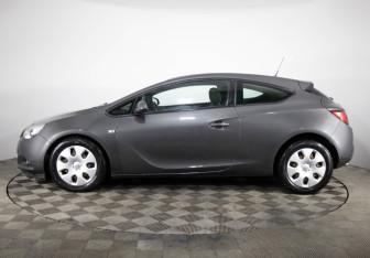 Подержанный автомобиль Opel Astra Hatchback 2012 года (8 фото)