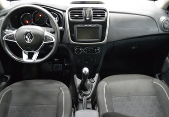 Подержанный автомобиль Renault Sandero 2020 года (14 фото)