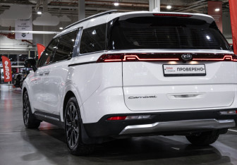 Подержанный автомобиль Kia Carnival 2020 года (9 фото)