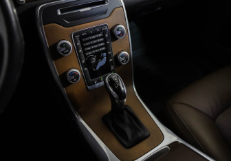 Подержанный автомобиль Volvo XC70 2015 года (20 фото)