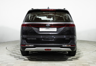 Подержанный автомобиль Kia Carnival 2021 года (6 фото)