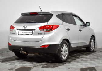 Подержанный автомобиль Hyundai ix35 2011 года (5 фото)