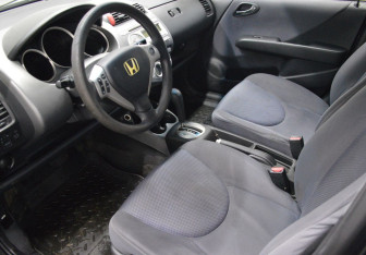 Подержанный автомобиль Honda Jazz 2008 года (10 фото)