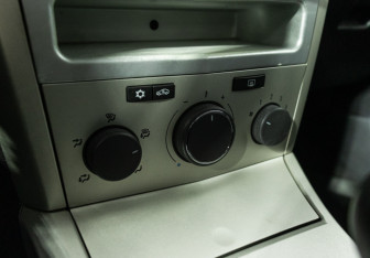 Подержанный автомобиль Opel Astra Hatchback 2007 года (15 фото)