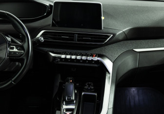 Подержанный автомобиль Peugeot 3008 2018 года (14 фото)