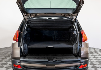 Подержанный автомобиль Peugeot 3008 2014 года (23 фото)