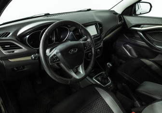 Подержанный автомобиль LADA (ВАЗ) Vesta Sedan 2018 года (11 фото)