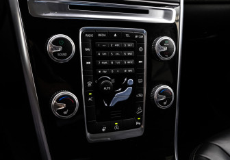 Подержанный автомобиль Volvo XC60 2016 года (16 фото)