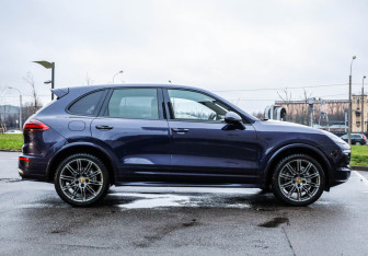 Подержанный автомобиль Porsche Cayenne 2016 года (6 фото)
