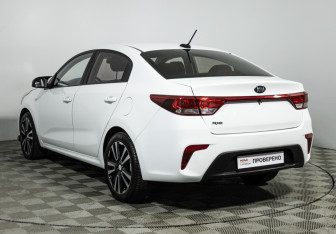 Подержанный автомобиль Kia Rio Sedan 2017 года (7 фото)