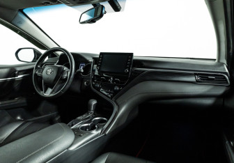 Подержанный автомобиль Toyota Camry Sedan 2021 года (9 фото)