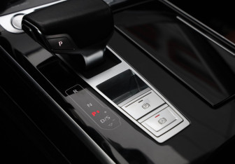 Подержанный автомобиль Audi A8 2019 года (20 фото)