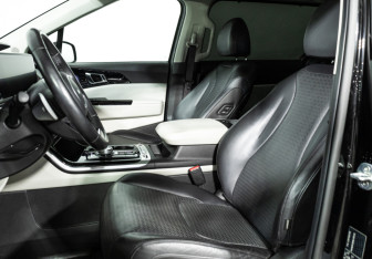 Подержанный автомобиль Kia Carnival 2022 года (16 фото)