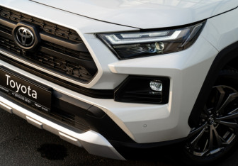 Новый Toyota RAV4 2025 (11 фото)