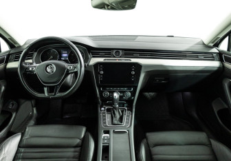 Подержанный автомобиль Volkswagen Passat Sedan 2017 года (13 фото)