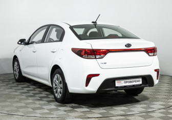 Подержанный автомобиль Kia Rio Sedan 2018 года (7 фото)