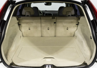 Подержанный автомобиль Volvo XC60 2016 года (20 фото)