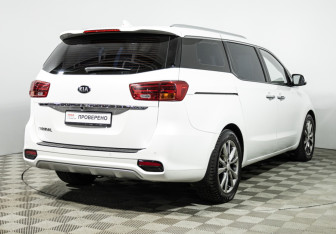 Подержанный автомобиль Kia Carnival 2019 года (5 фото)