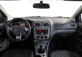 Подержанный автомобиль Ford Focus Hatchback 2008 года (8 фото)