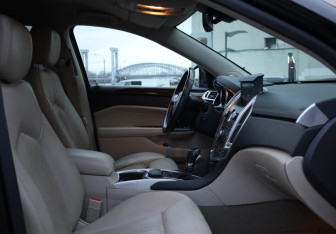 Подержанный автомобиль Cadillac SRX 2012 года (26 фото)