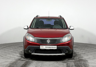Подержанный автомобиль Renault Sandero 2014 года (2 фото)