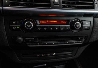 Подержанный автомобиль BMW X5 2013 года (17 фото)