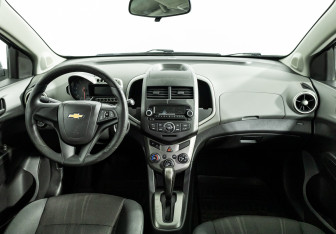 Подержанный автомобиль Chevrolet Aveo Sedan 2012 года (13 фото)