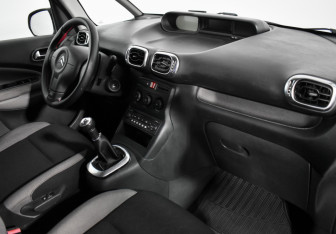 Подержанный автомобиль Citroen C3 Picasso 2010 года (12 фото)