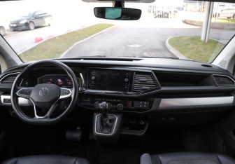 Подержанный автомобиль Volkswagen Multivan 2020 года (13 фото)