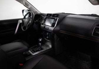 Подержанный автомобиль Toyota Land Cruiser Prado 2018 года (17 фото)