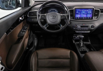 Подержанный автомобиль Kia Sorento 2018 года (11 фото)