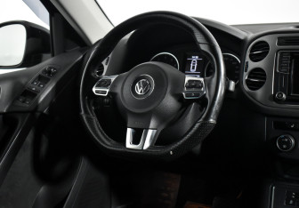 Подержанный автомобиль Volkswagen Tiguan 2016 года (16 фото)