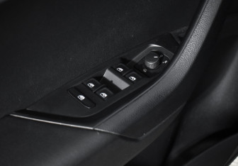 Подержанный автомобиль Skoda Karoq 2020 года (10 фото)